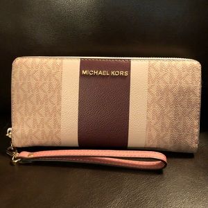 Michael Kors Jet Set Continental Wristlet
